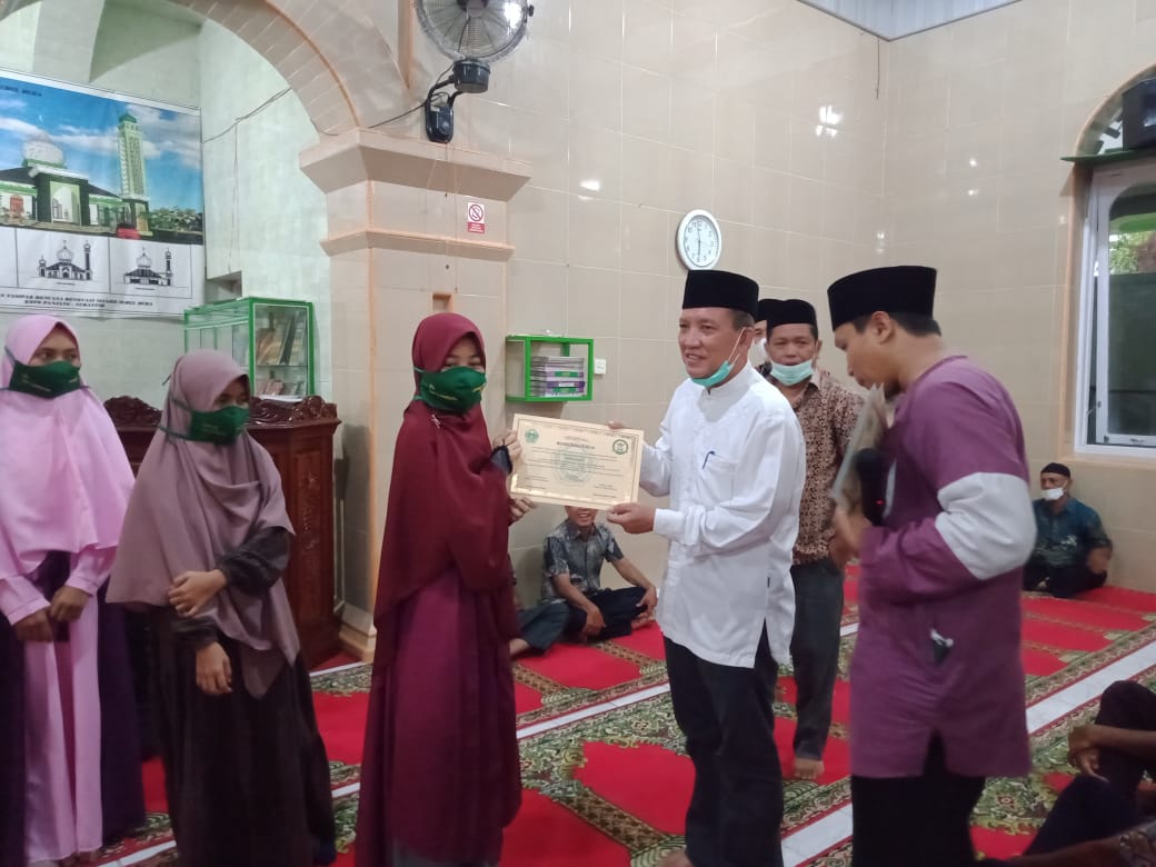 Menghadiri acara penutupan Tahfidz Quran di Masjid Nurul Huda Koto Nan Tigo Surantih Kec.Sutera