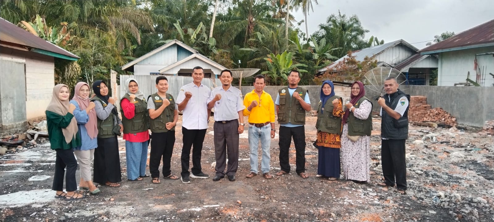 Dinsos, PPrPA Kab.Pessel Menyalurkan Bantuan Logistik Bencana Alam Kebakaran Rumah Kecamatan Lunang