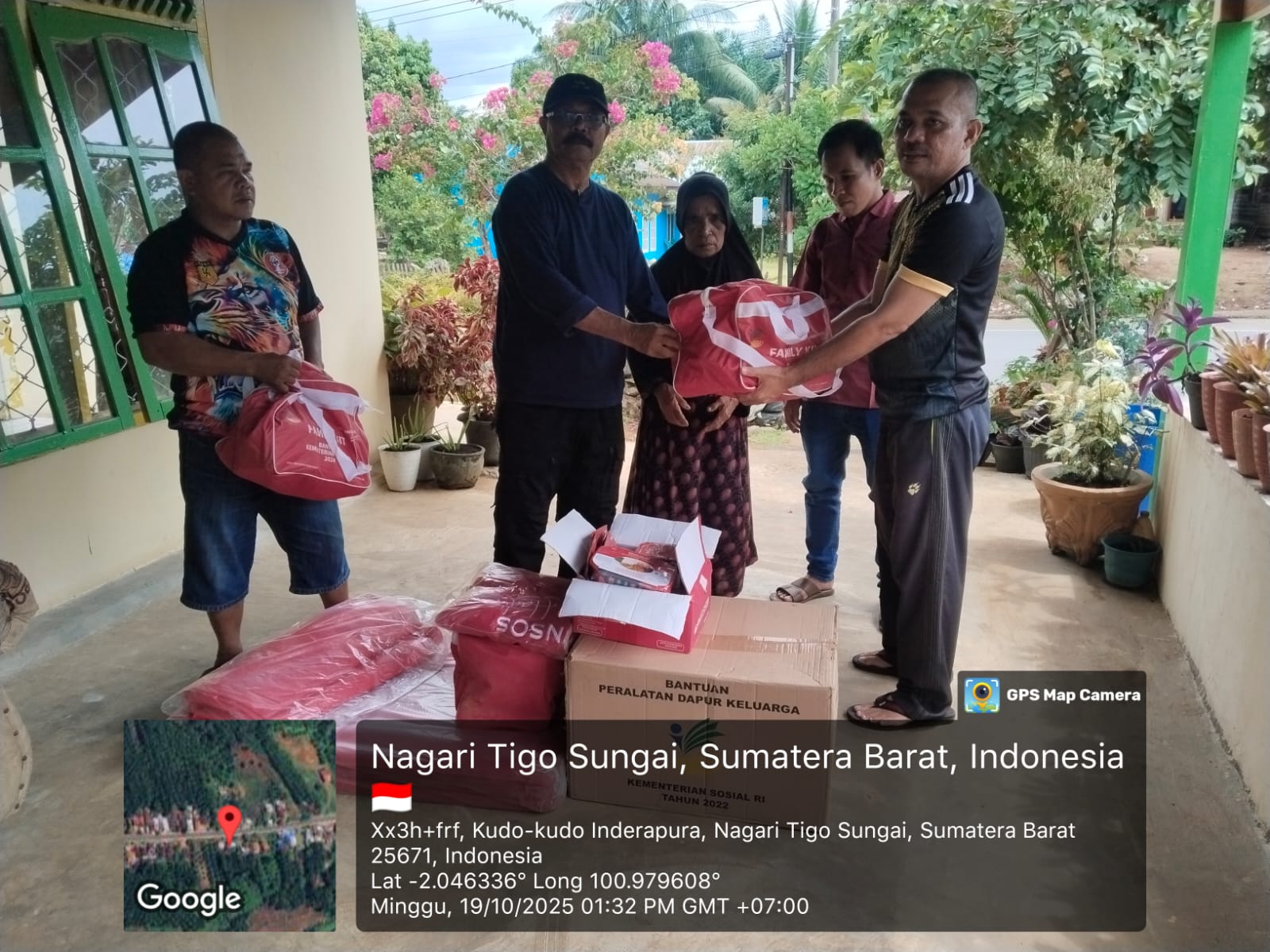 Penyerahan Barang Bantuan Logistik Bencana untuk Korban Kebakaran di Nagari Tigo Sungai Inderapura